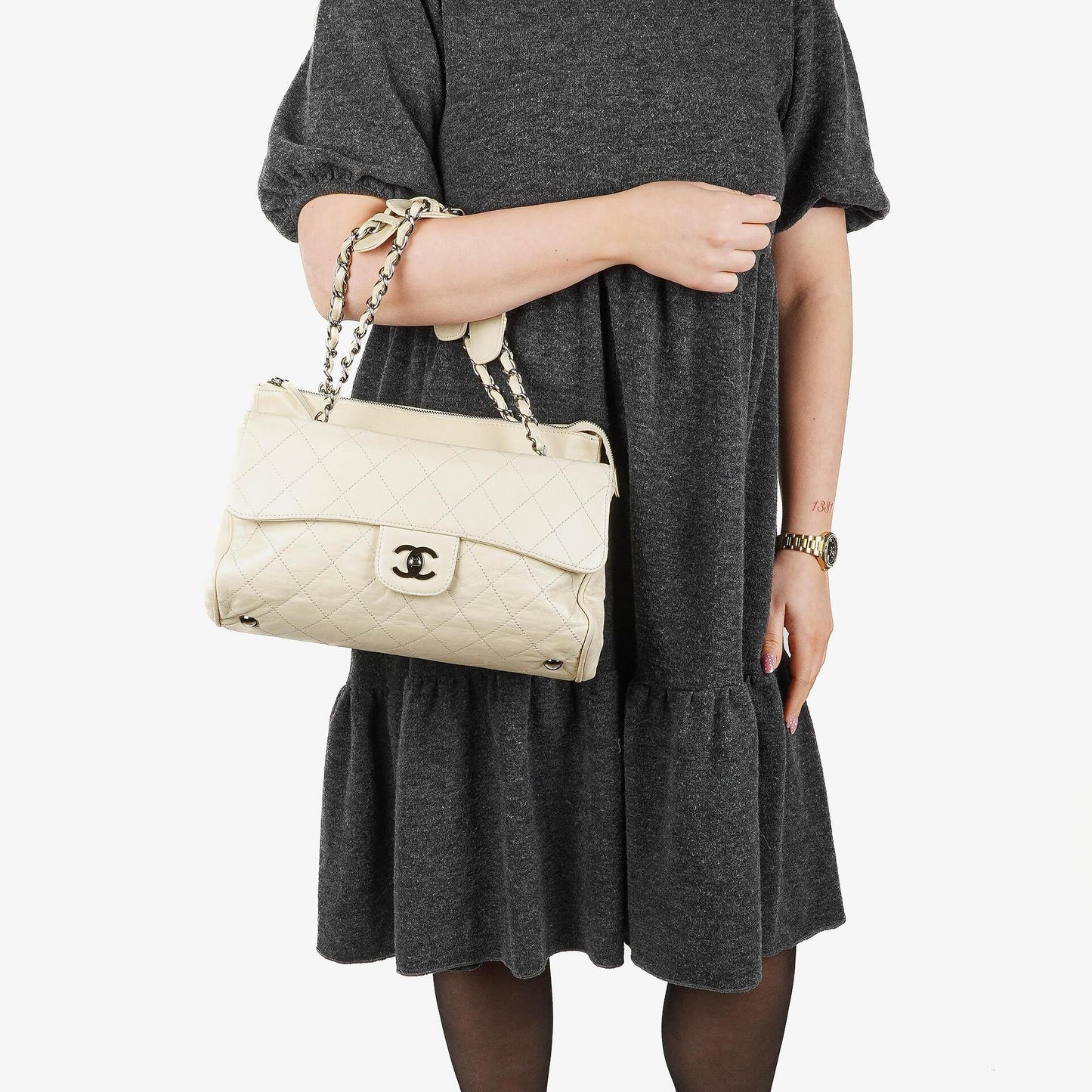 Chanel Schultertasche aus Leder mit Klappe
