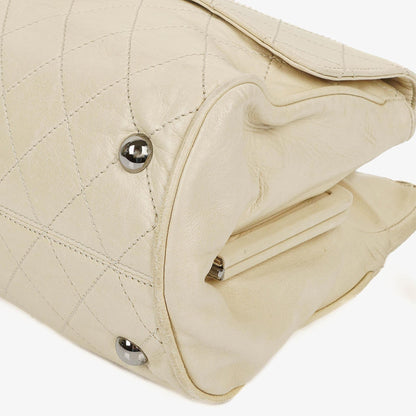 Chanel Schultertasche aus Leder mit Klappe