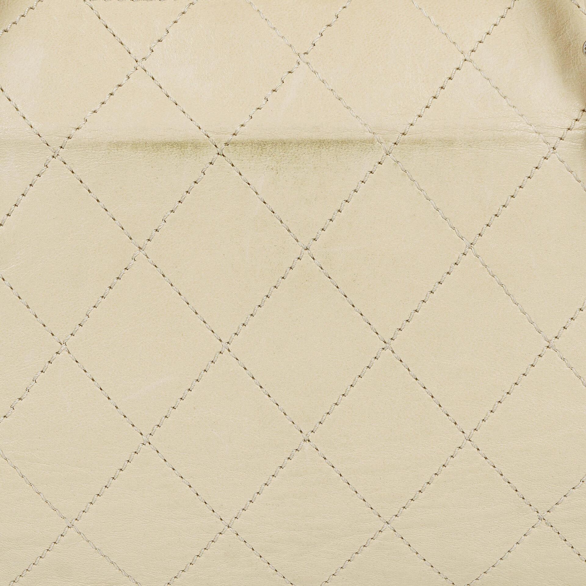 Chanel Schultertasche aus Leder mit Klappe