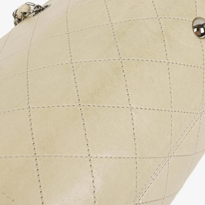 Chanel Schultertasche aus Leder mit Klappe