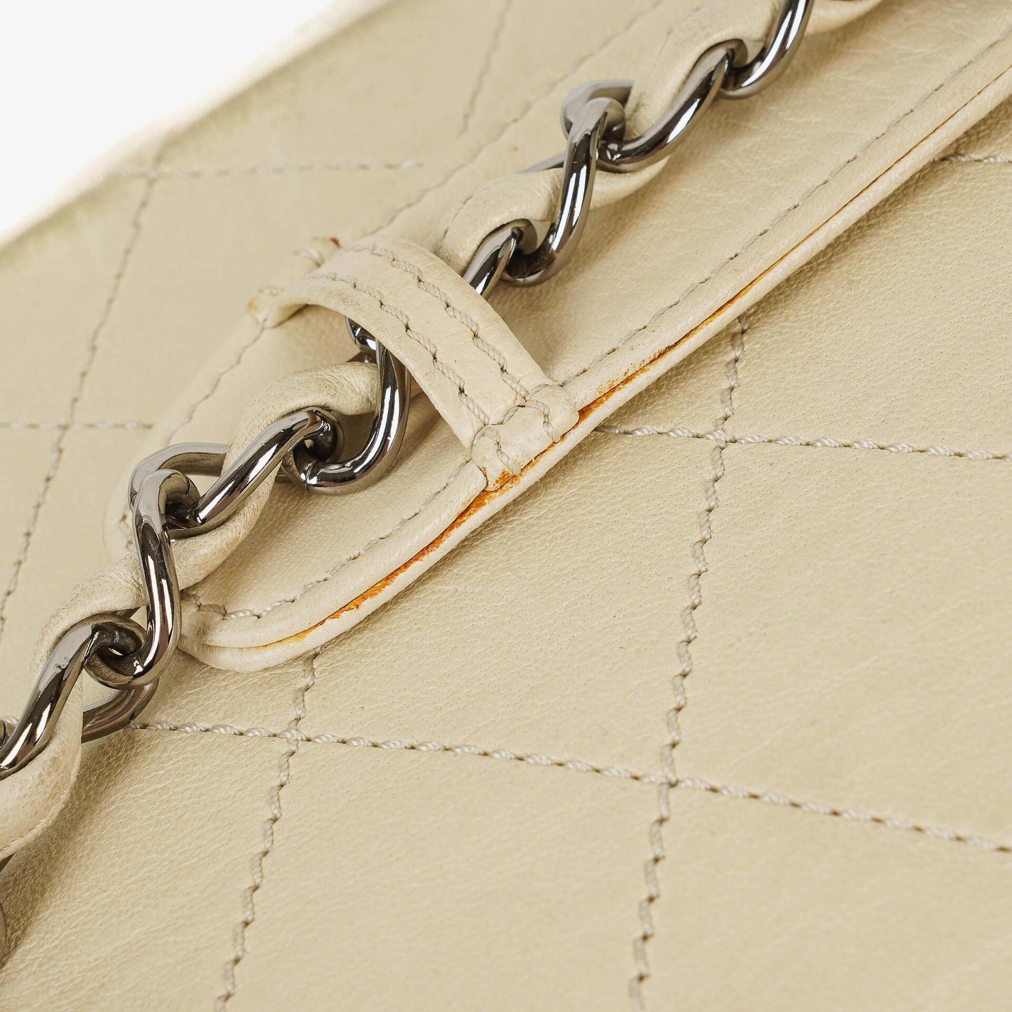 Chanel Schultertasche aus Leder mit Klappe