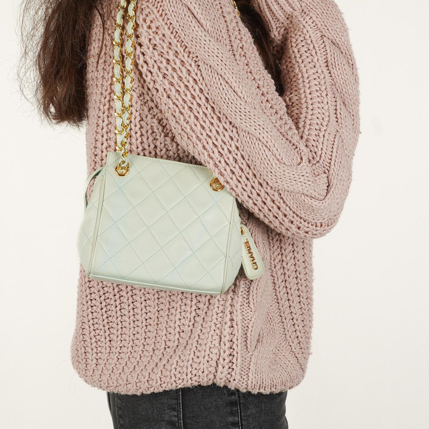 Chanel Hellblaue Matelassé Ketten-Mini-Tasche