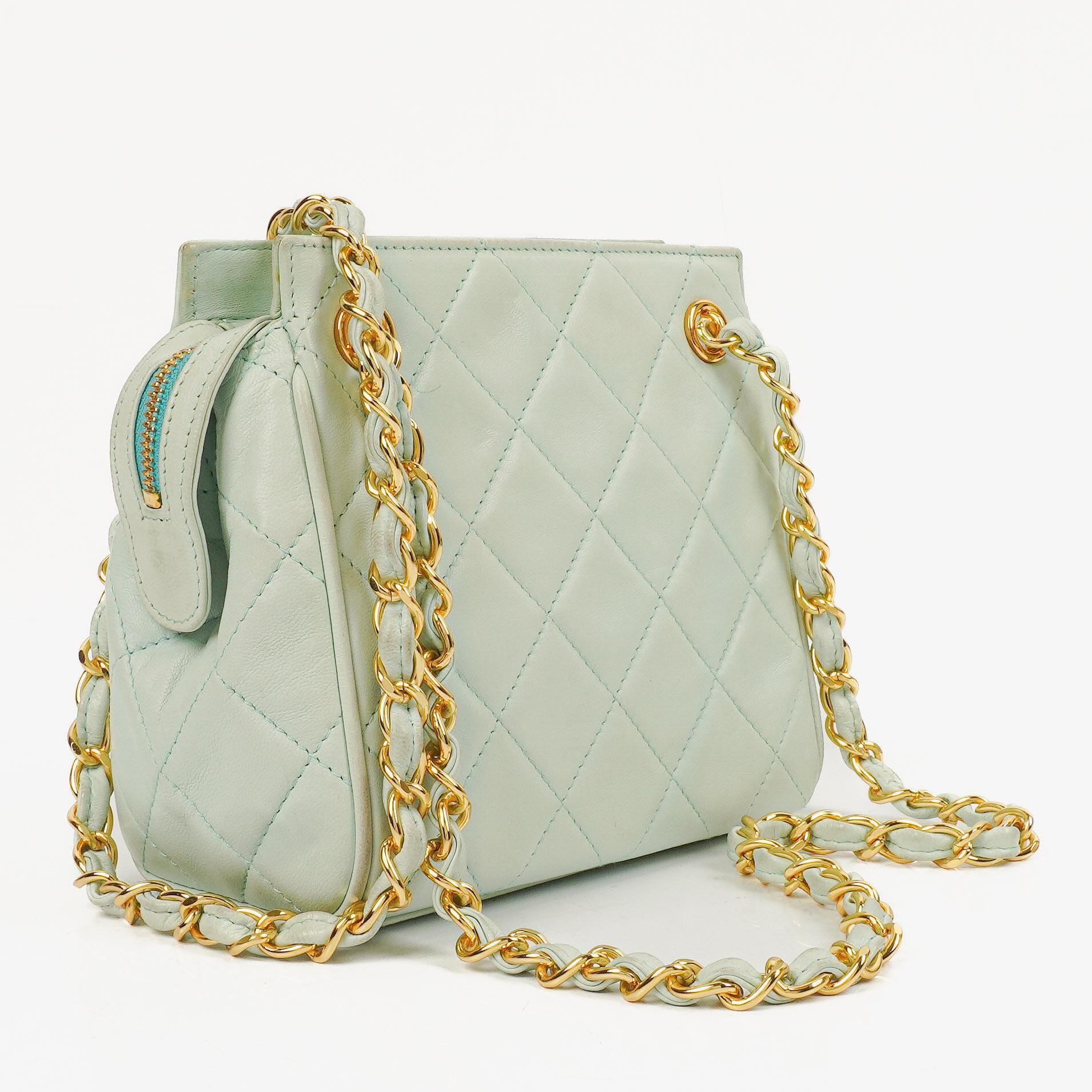 Chanel Hellblaue Matelassé Ketten-Mini-Tasche
