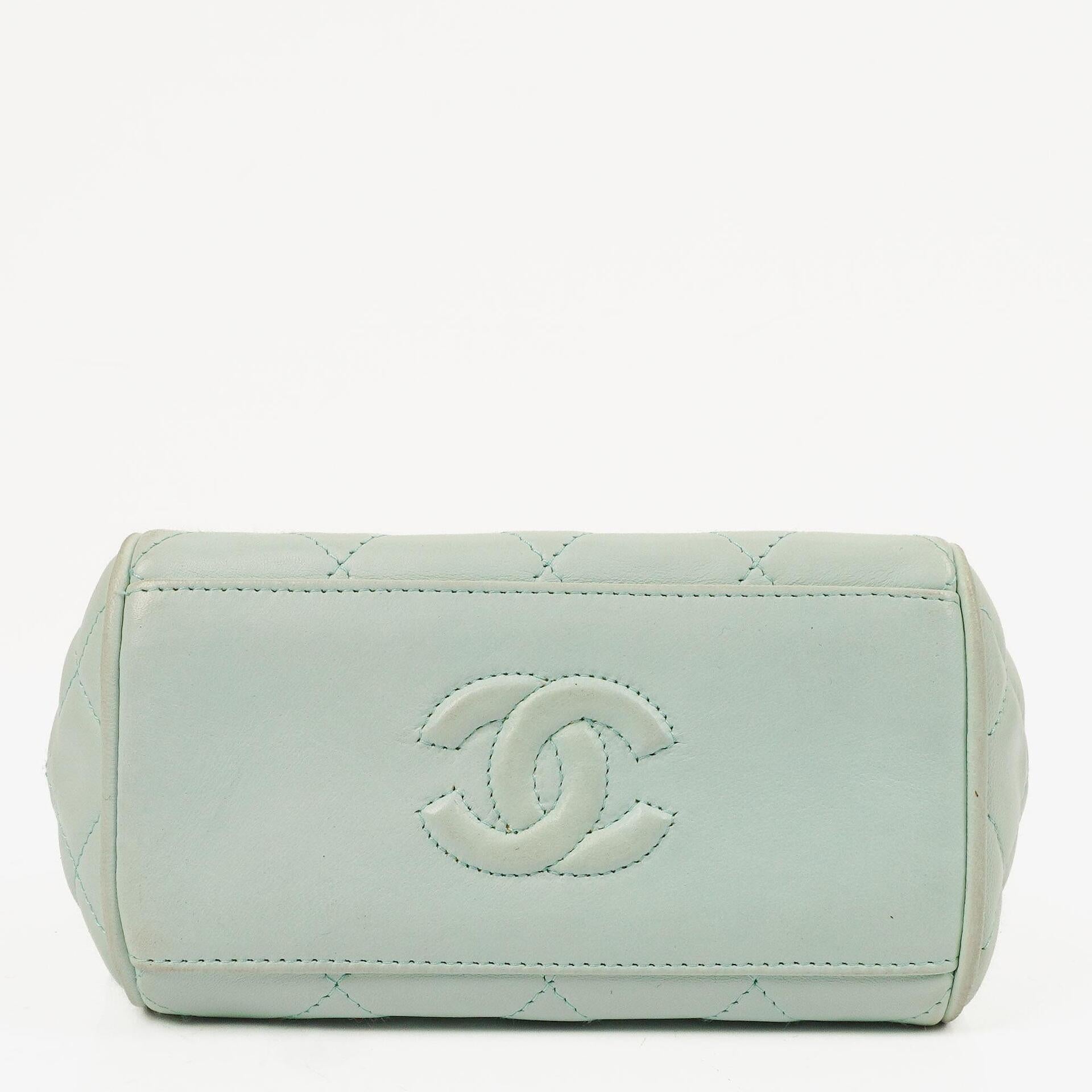 Chanel Hellblaue Matelassé Ketten-Mini-Tasche