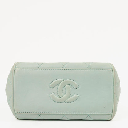 Chanel Hellblaue Matelassé Ketten-Mini-Tasche