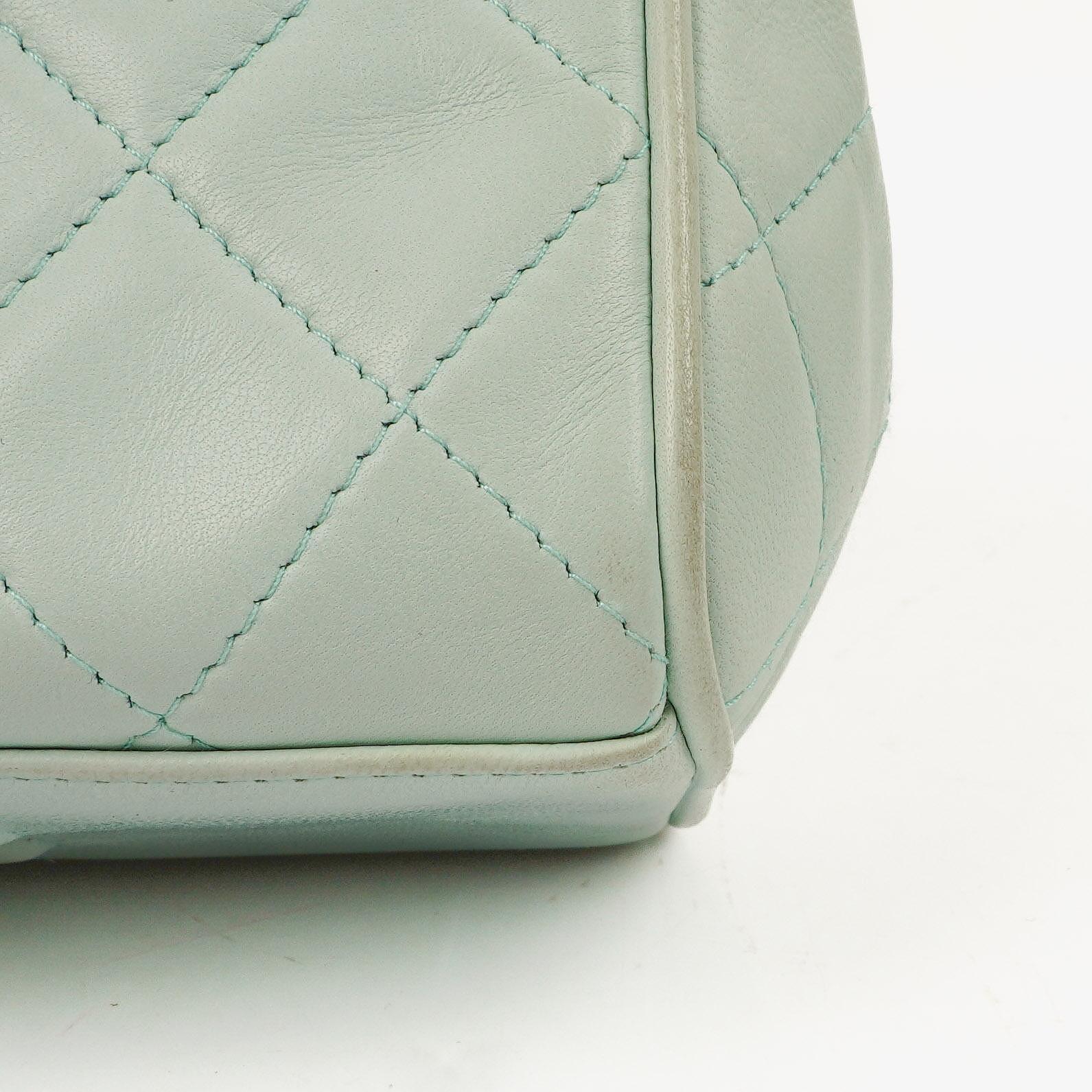 Chanel Hellblaue Matelassé Ketten-Mini-Tasche