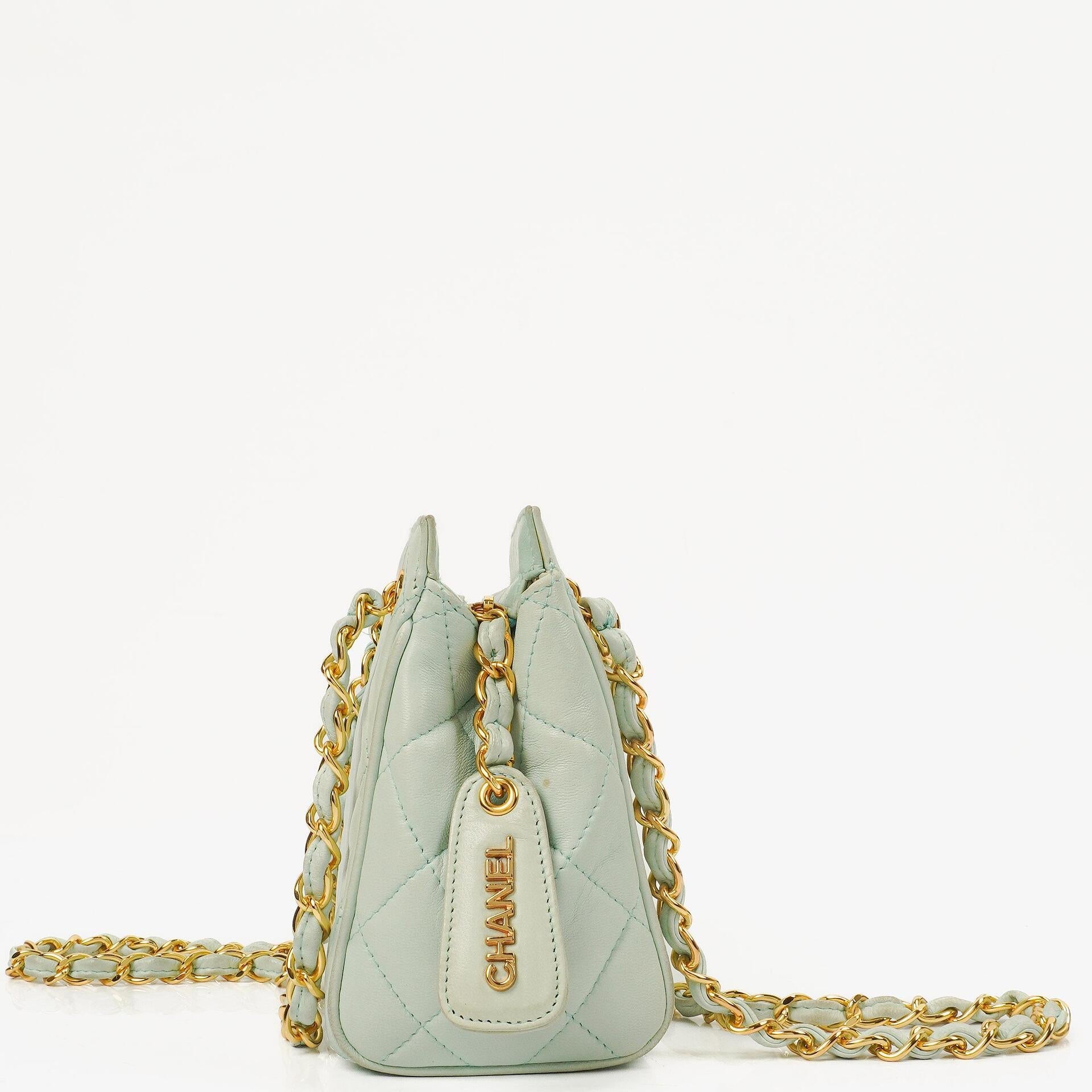 Chanel Hellblaue Matelassé Ketten-Mini-Tasche