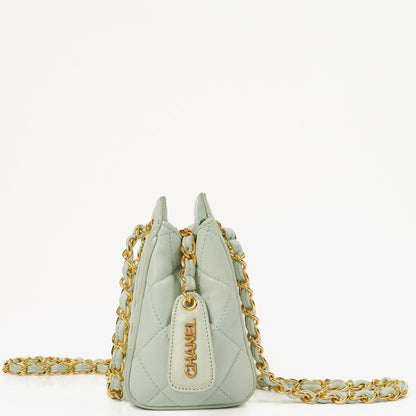 Chanel Hellblaue Matelassé Ketten-Mini-Tasche