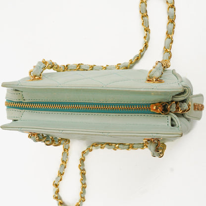 Chanel Hellblaue Matelassé Ketten-Mini-Tasche