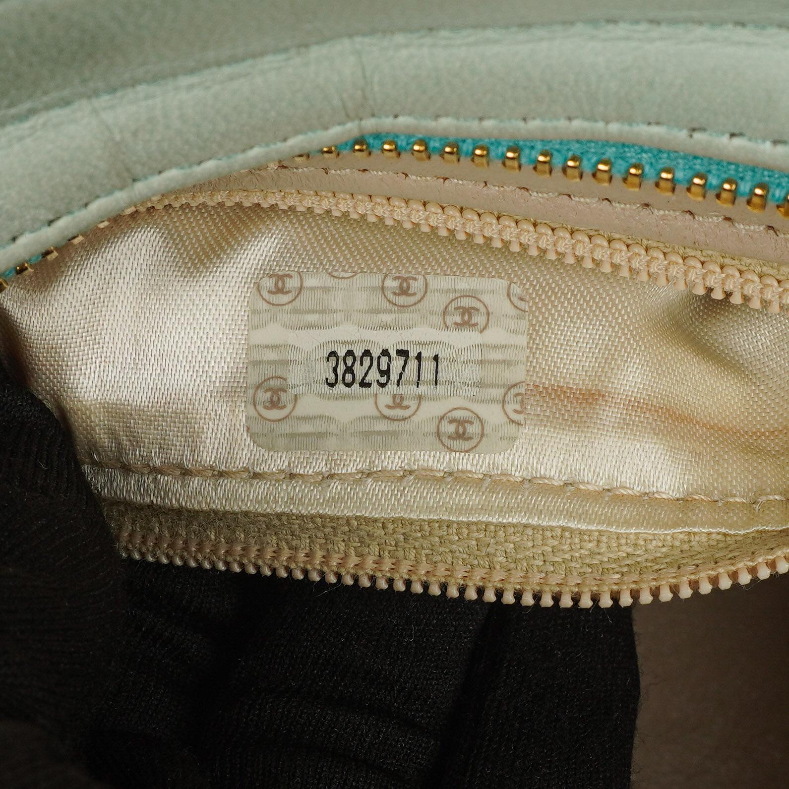 Chanel Hellblaue Matelassé Ketten-Mini-Tasche