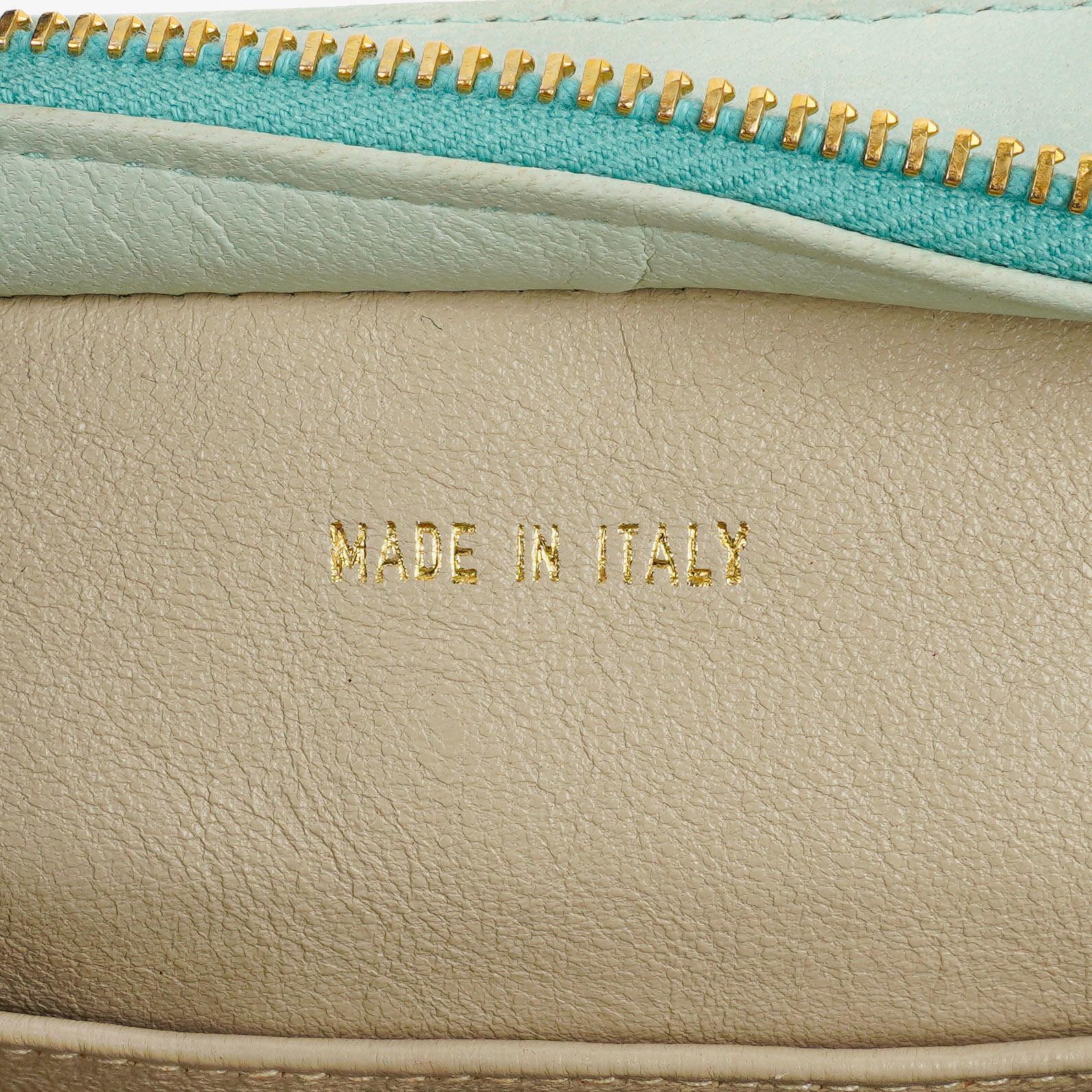 Chanel Hellblaue Matelassé Ketten-Mini-Tasche
