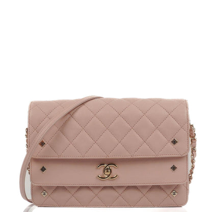 Chanel Flap Tasche aus hellrosa gestepptem Lammleder mit champagner-goldfarbener Hardware
