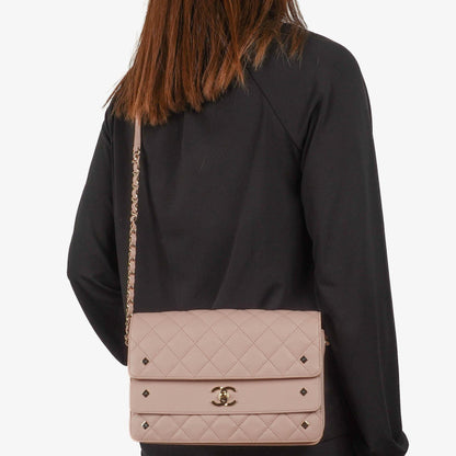 Chanel Flap Tasche aus hellrosa gestepptem Lammleder mit champagner-goldfarbener Hardware