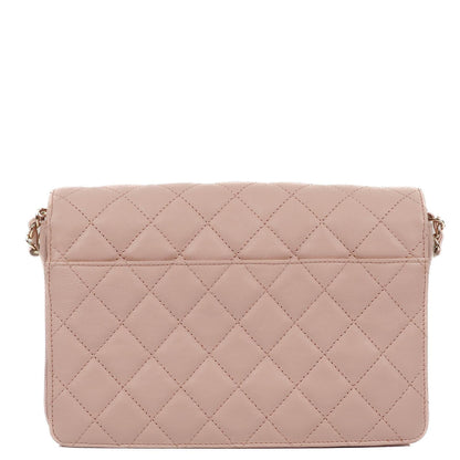 Chanel Flap Tasche aus hellrosa gestepptem Lammleder mit champagner-goldfarbener Hardware