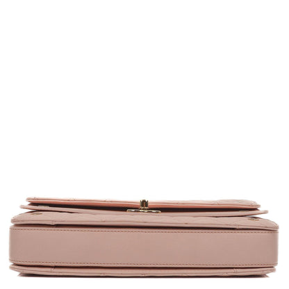 Chanel Flap Tasche aus hellrosa gestepptem Lammleder mit champagner-goldfarbener Hardware