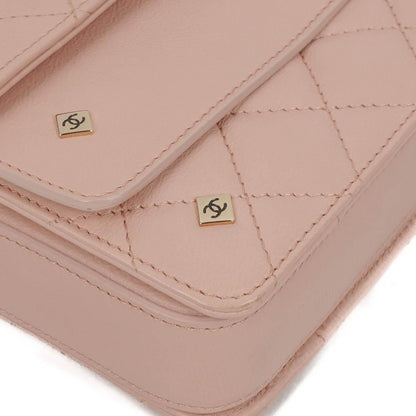 Chanel Flap Tasche aus hellrosa gestepptem Lammleder mit champagner-goldfarbener Hardware