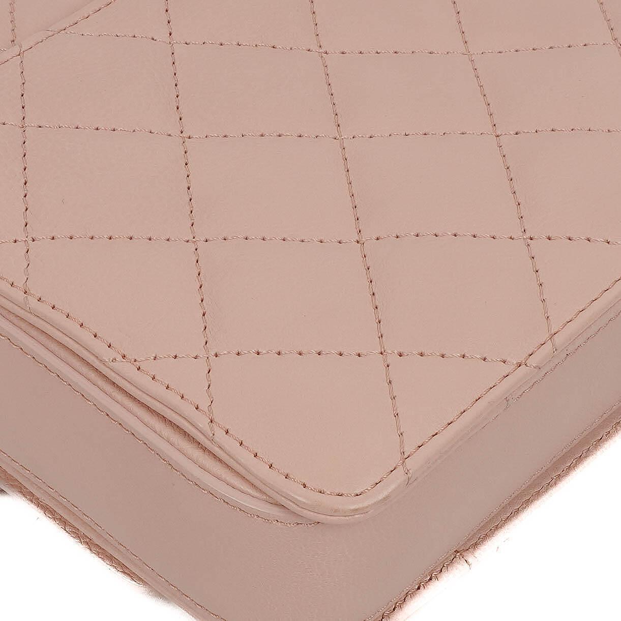 Chanel Flap Tasche aus hellrosa gestepptem Lammleder mit champagner-goldfarbener Hardware