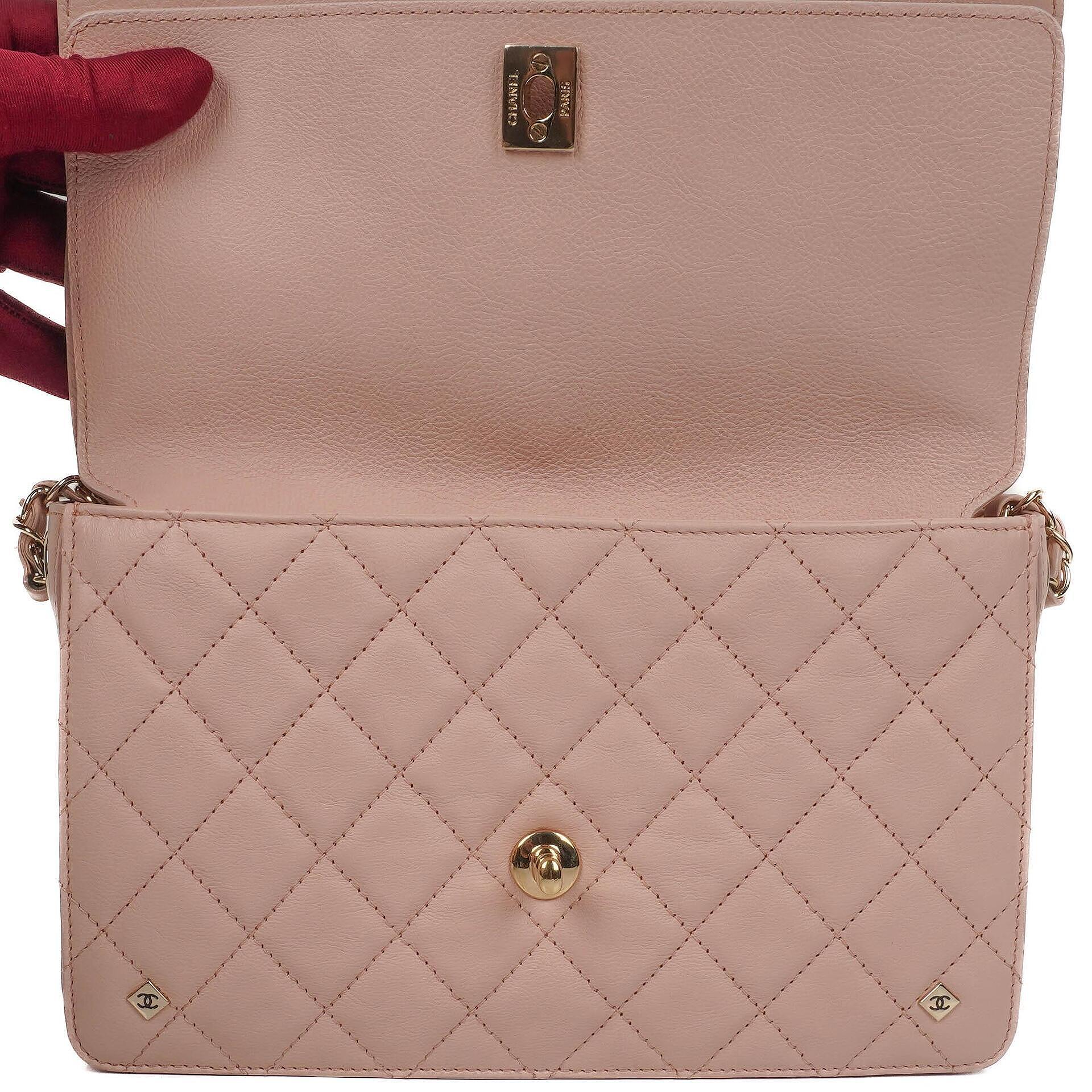 Chanel Flap Tasche aus hellrosa gestepptem Lammleder mit champagner-goldfarbener Hardware