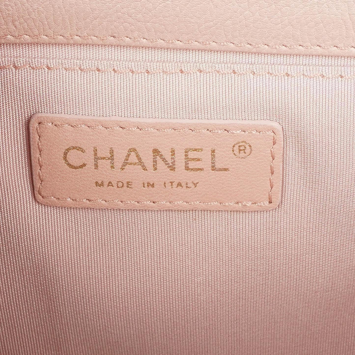 Chanel Flap Tasche aus hellrosa gestepptem Lammleder mit champagner-goldfarbener Hardware