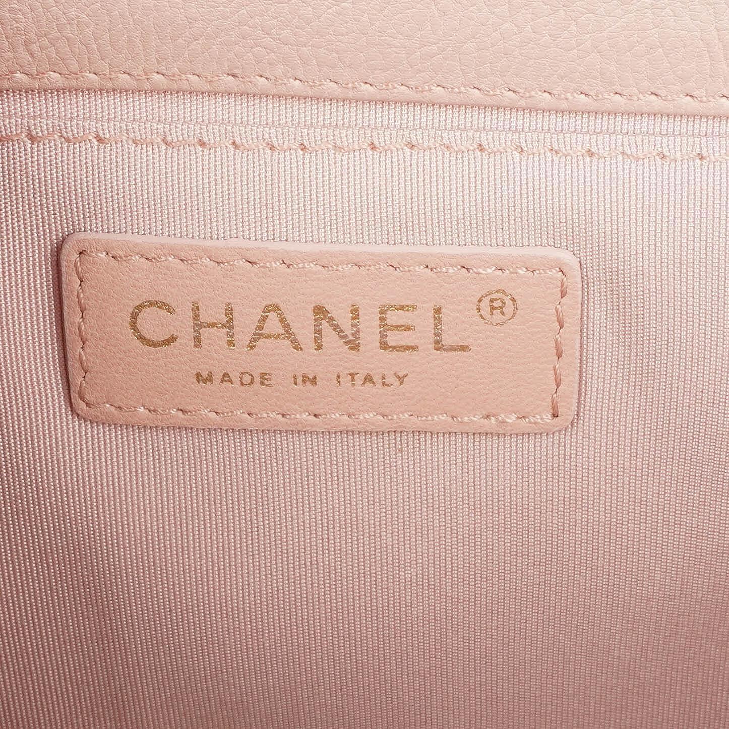 Chanel Flap Tasche aus hellrosa gestepptem Lammleder mit champagner-goldfarbener Hardware