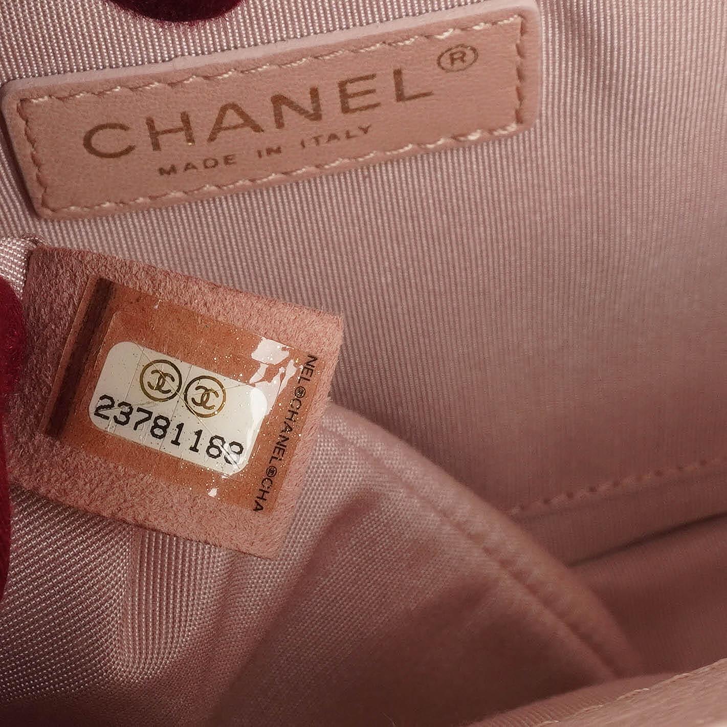 Chanel Flap Tasche aus hellrosa gestepptem Lammleder mit champagner-goldfarbener Hardware