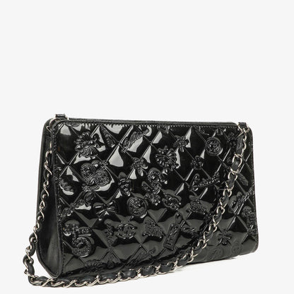 Chanel Lucky Charm Pochatte aus schwarzem Lackleder