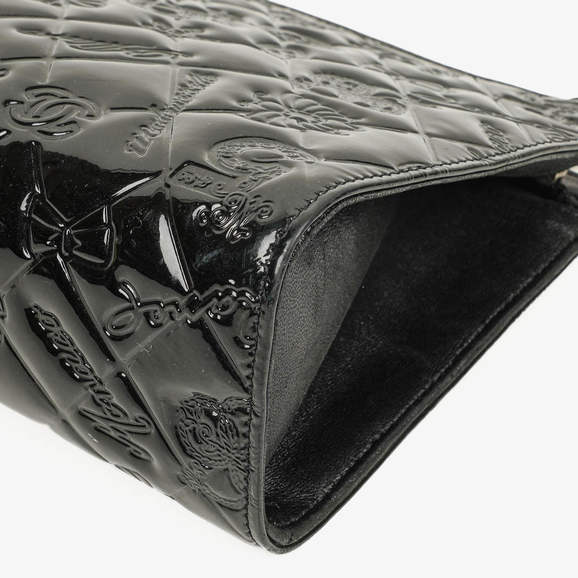 Chanel Lucky Charm Pochatte aus schwarzem Lackleder