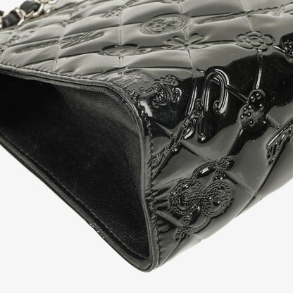 Chanel Lucky Charm Pochatte aus schwarzem Lackleder