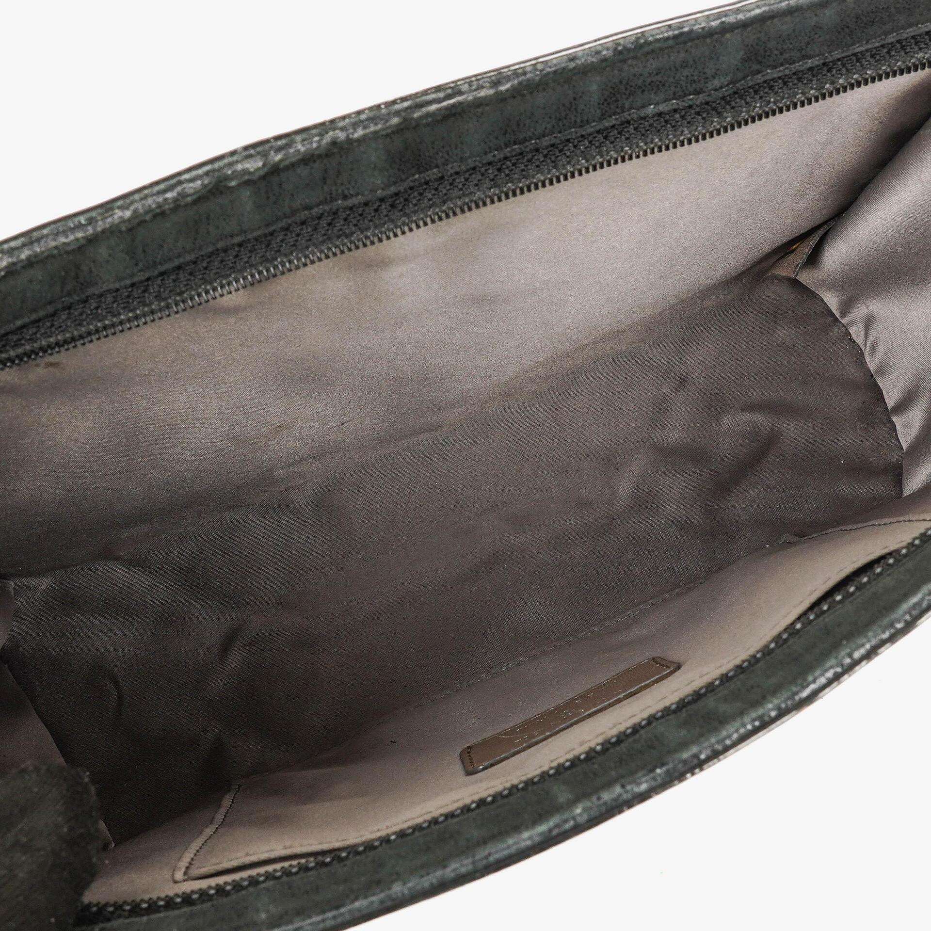 Chanel Lucky Charm Pochatte aus schwarzem Lackleder