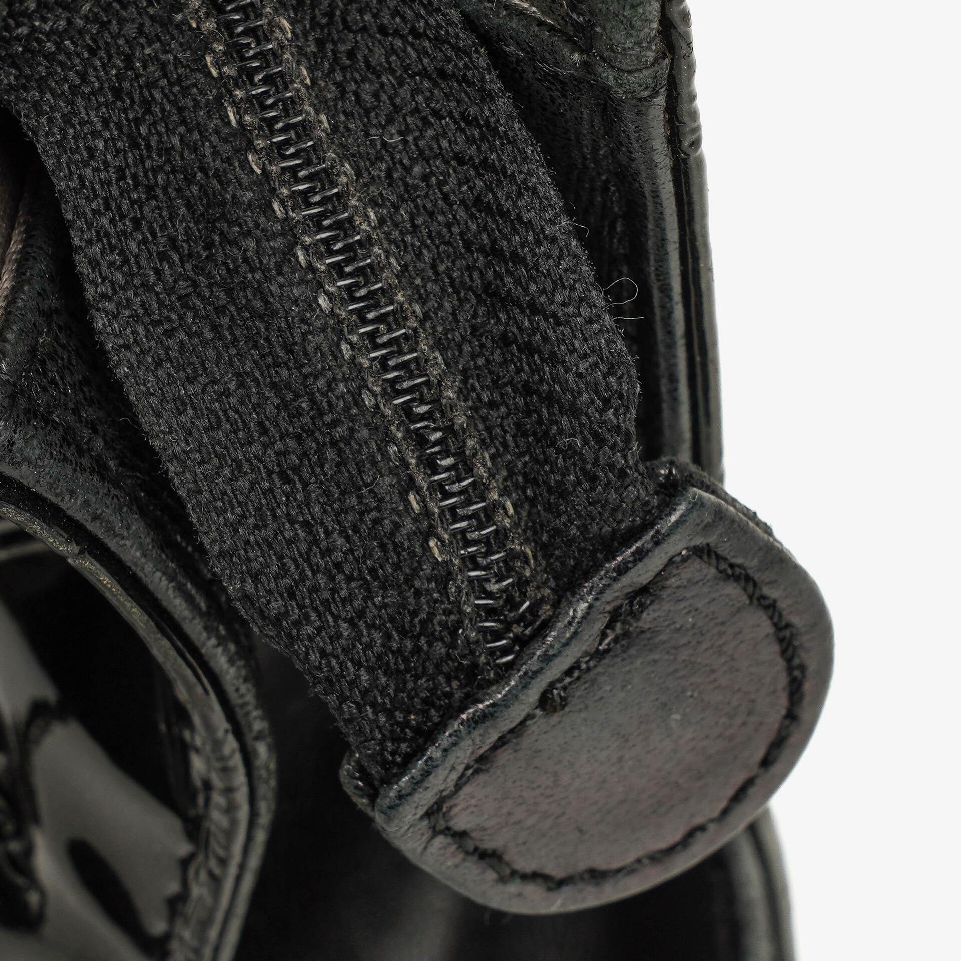 Chanel Lucky Charm Pochatte aus schwarzem Lackleder