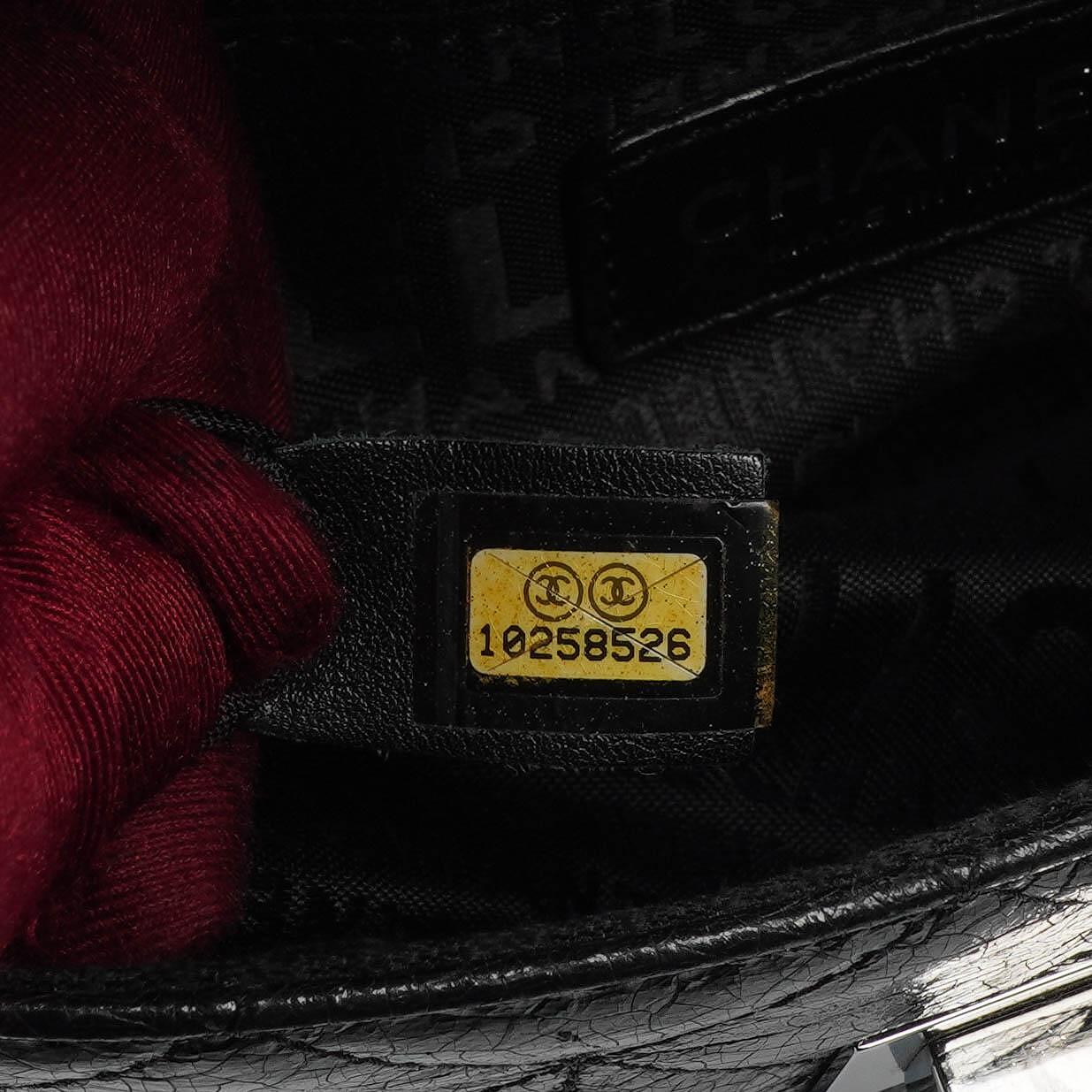 Chanel Mademoiselle Klappentasche aus glasiertem Crackled-Kalbsleder mit silberfarbenen Beschlägen