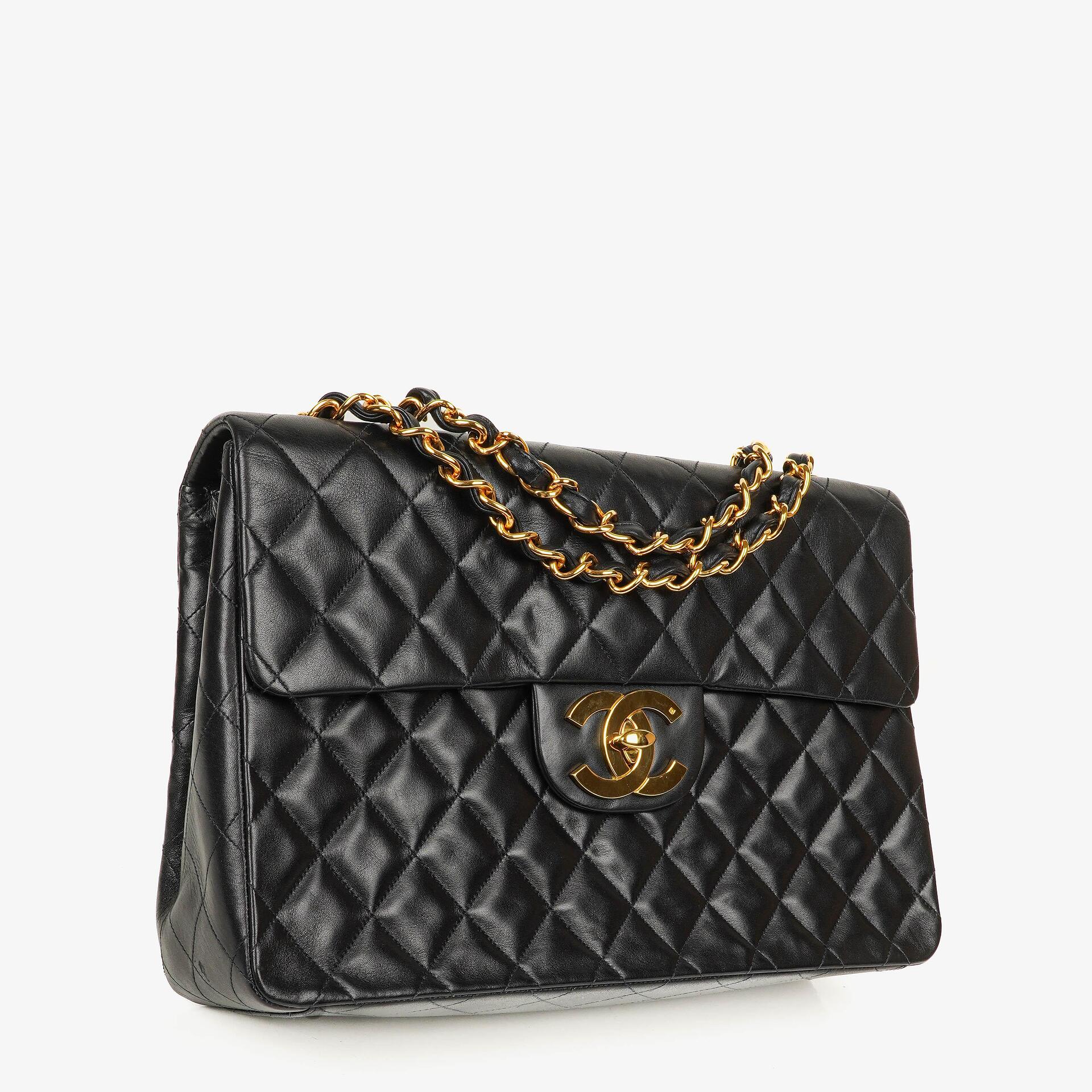 CHANEL Maxi Jumbo CC Classic Single Flap Tasche aus schwarzem gestepptem Lammleder mit 24K vergoldeten Beschlägen