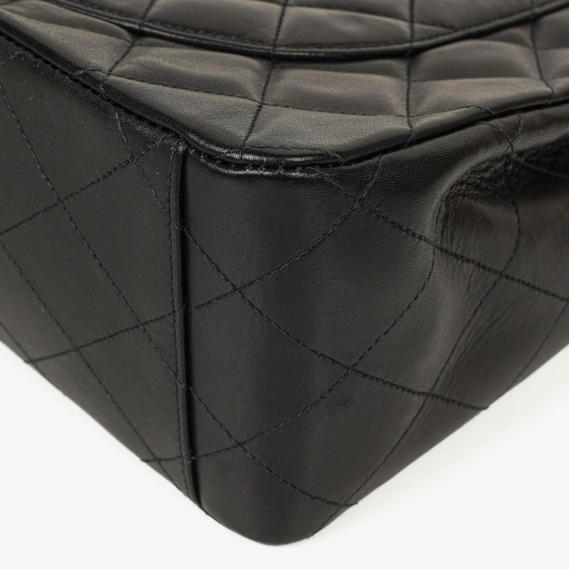 CHANEL Maxi Jumbo CC Classic Single Flap Tasche aus schwarzem gestepptem Lammleder mit 24K vergoldeten Beschlägen