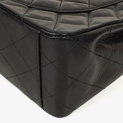 CHANEL Maxi Jumbo CC Classic Single Flap Tasche aus schwarzem gestepptem Lammleder mit 24K vergoldeten Beschlägen