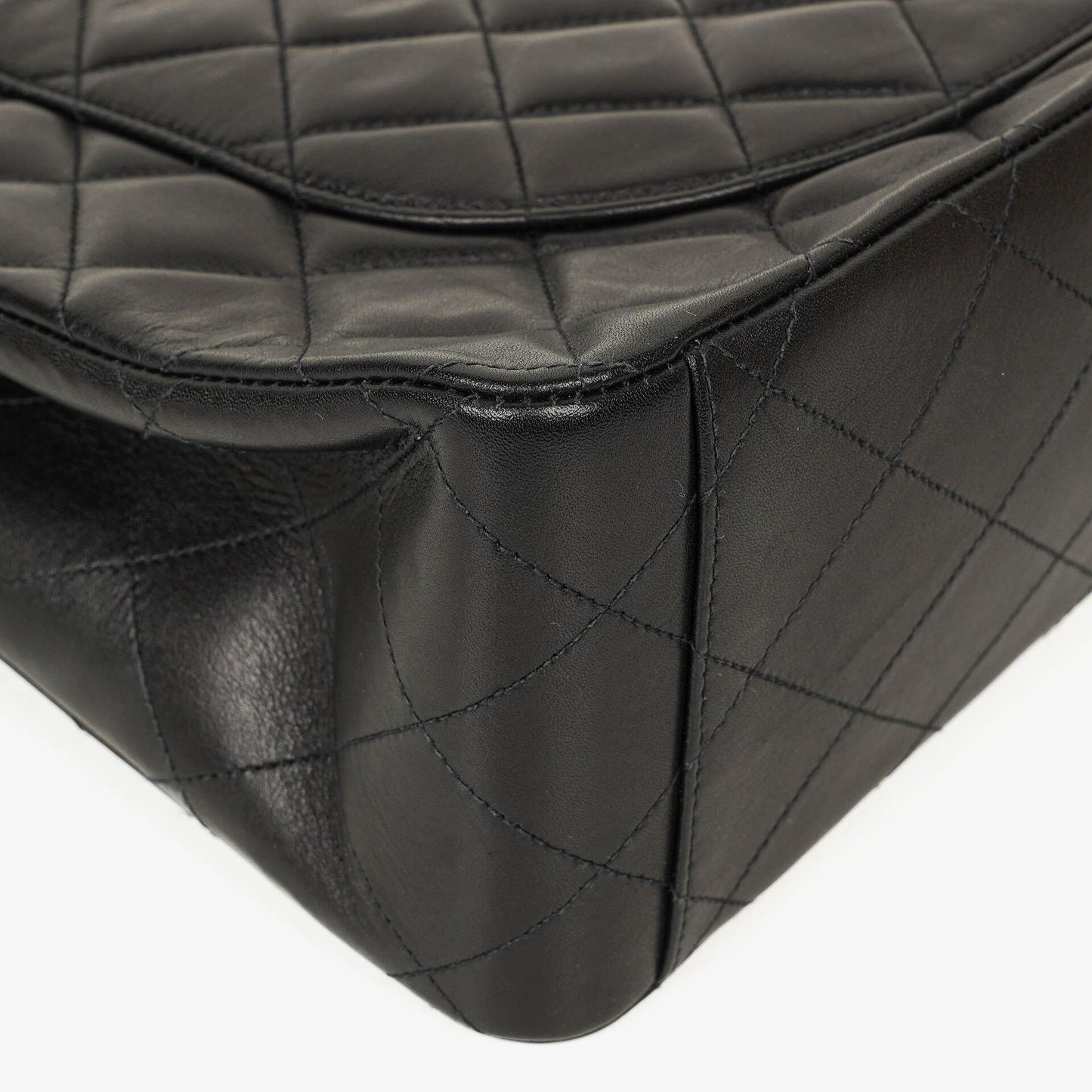 CHANEL Maxi Jumbo CC Classic Single Flap Tasche aus schwarzem gestepptem Lammleder mit 24K vergoldeten Beschlägen