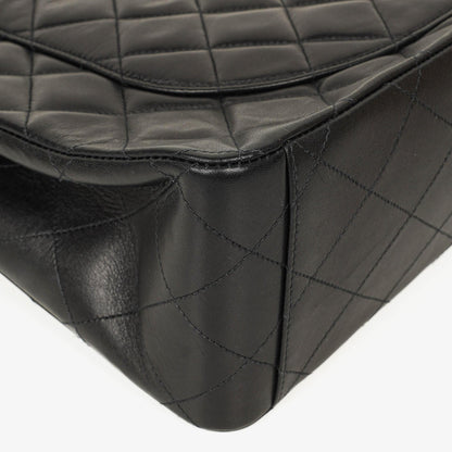 CHANEL Maxi Jumbo CC Classic Single Flap Tasche aus schwarzem gestepptem Lammleder mit 24K vergoldeten Beschlägen