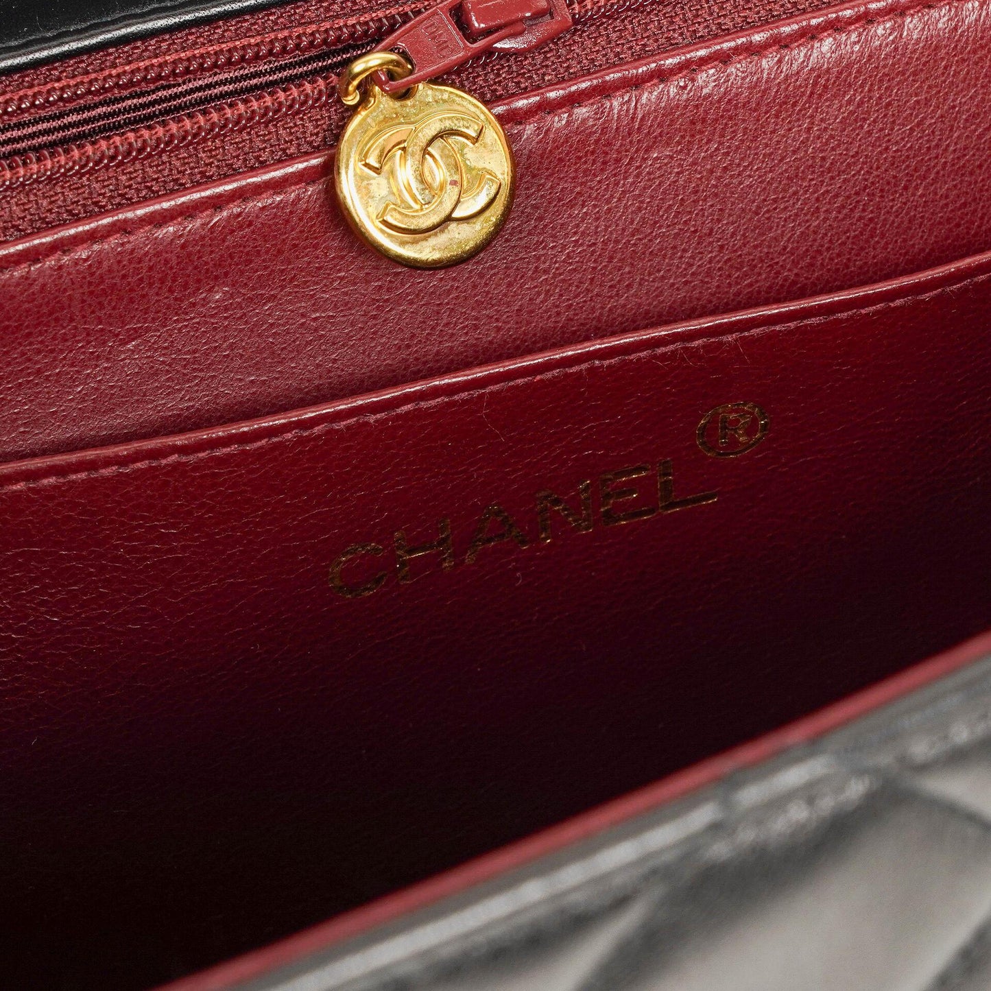 CHANEL Maxi Jumbo CC Classic Single Flap Tasche aus schwarzem gestepptem Lammleder mit 24K vergoldeten Beschlägen