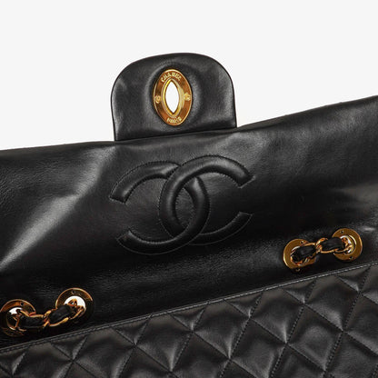 CHANEL Maxi Jumbo CC Classic Single Flap Tasche aus schwarzem gestepptem Lammleder mit 24K vergoldeten Beschlägen