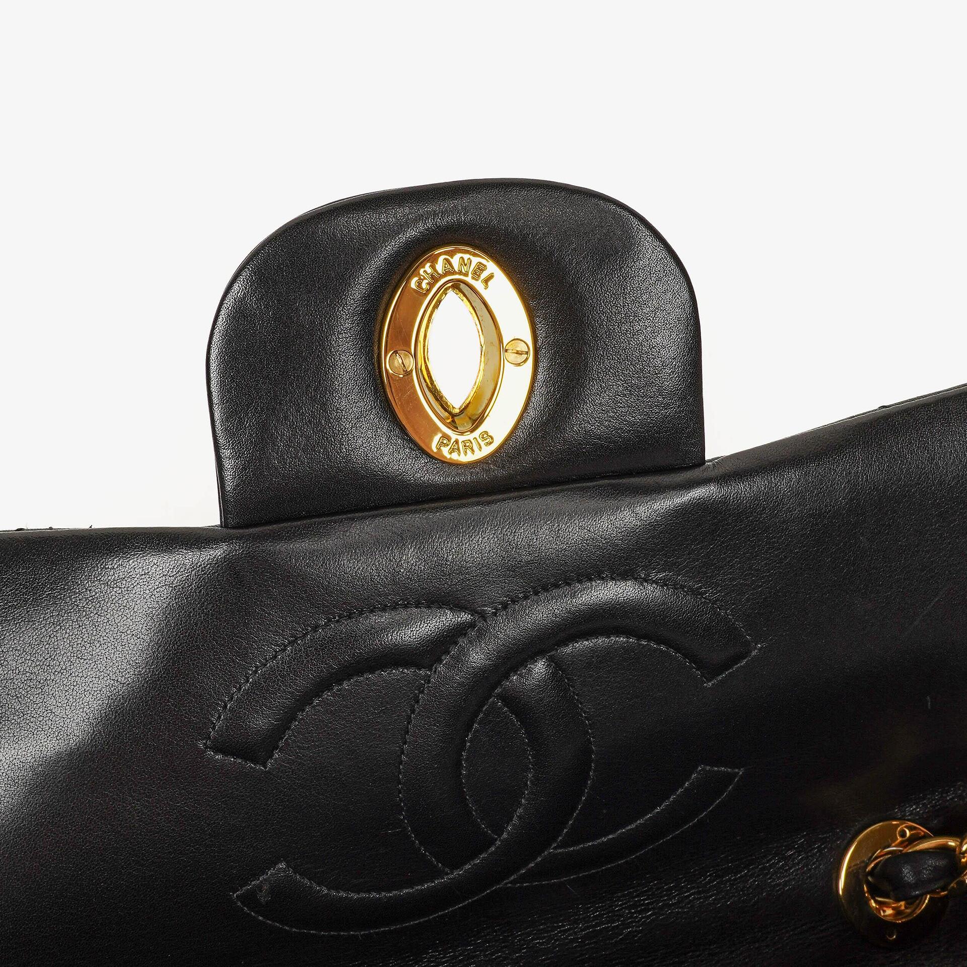 CHANEL Maxi Jumbo CC Classic Single Flap Tasche aus schwarzem gestepptem Lammleder mit 24K vergoldeten Beschlägen