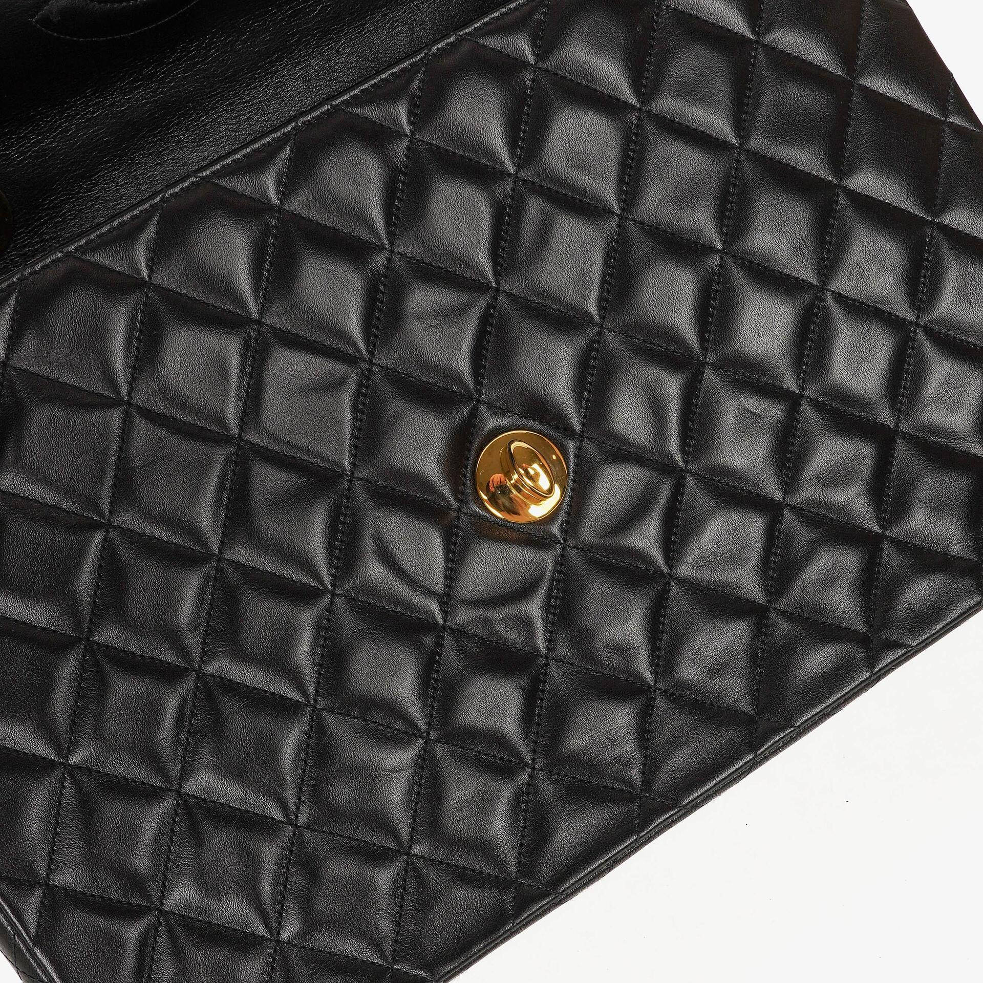 CHANEL Maxi Jumbo CC Classic Single Flap Tasche aus schwarzem gestepptem Lammleder mit 24K vergoldeten Beschlägen