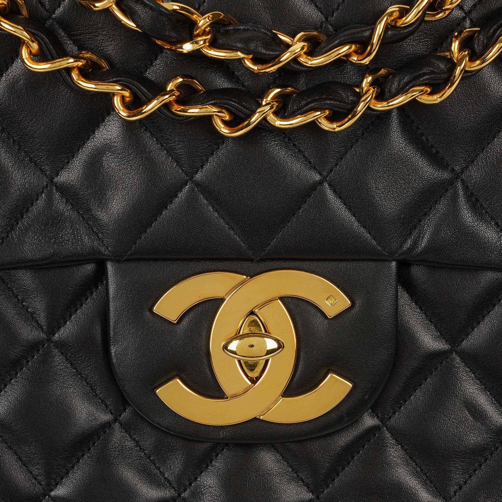 CHANEL Maxi Jumbo CC Classic Single Flap Tasche aus schwarzem gestepptem Lammleder mit 24K vergoldeten Beschlägen