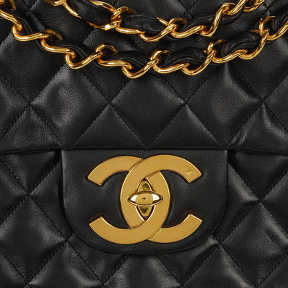 CHANEL Maxi Jumbo CC Classic Single Flap Tasche aus schwarzem gestepptem Lammleder mit 24K vergoldeten Beschlägen