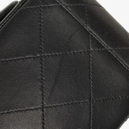 CHANEL Maxi Jumbo CC Classic Single Flap Tasche aus schwarzem gestepptem Lammleder mit 24K vergoldeten Beschlägen