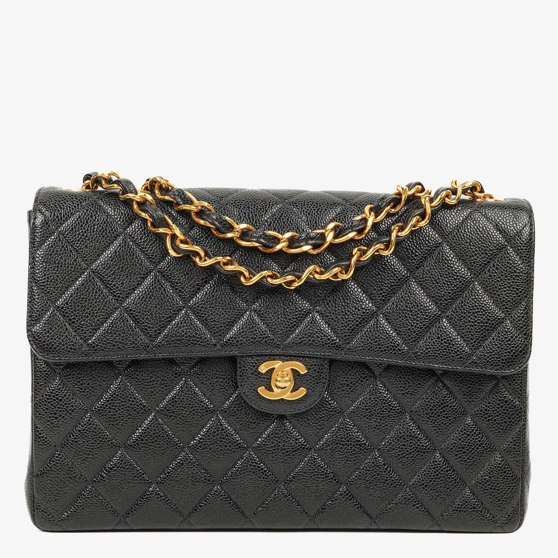 Chanel Maxi Jumbo Classic Single Flap Bag aus schwarzem gestepptem Lammleder mit 24K vergoldeter Hardware
