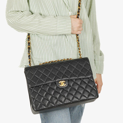Chanel Maxi Jumbo Classic Single Flap Bag aus schwarzem gestepptem Lammleder mit 24K vergoldeter Hardware