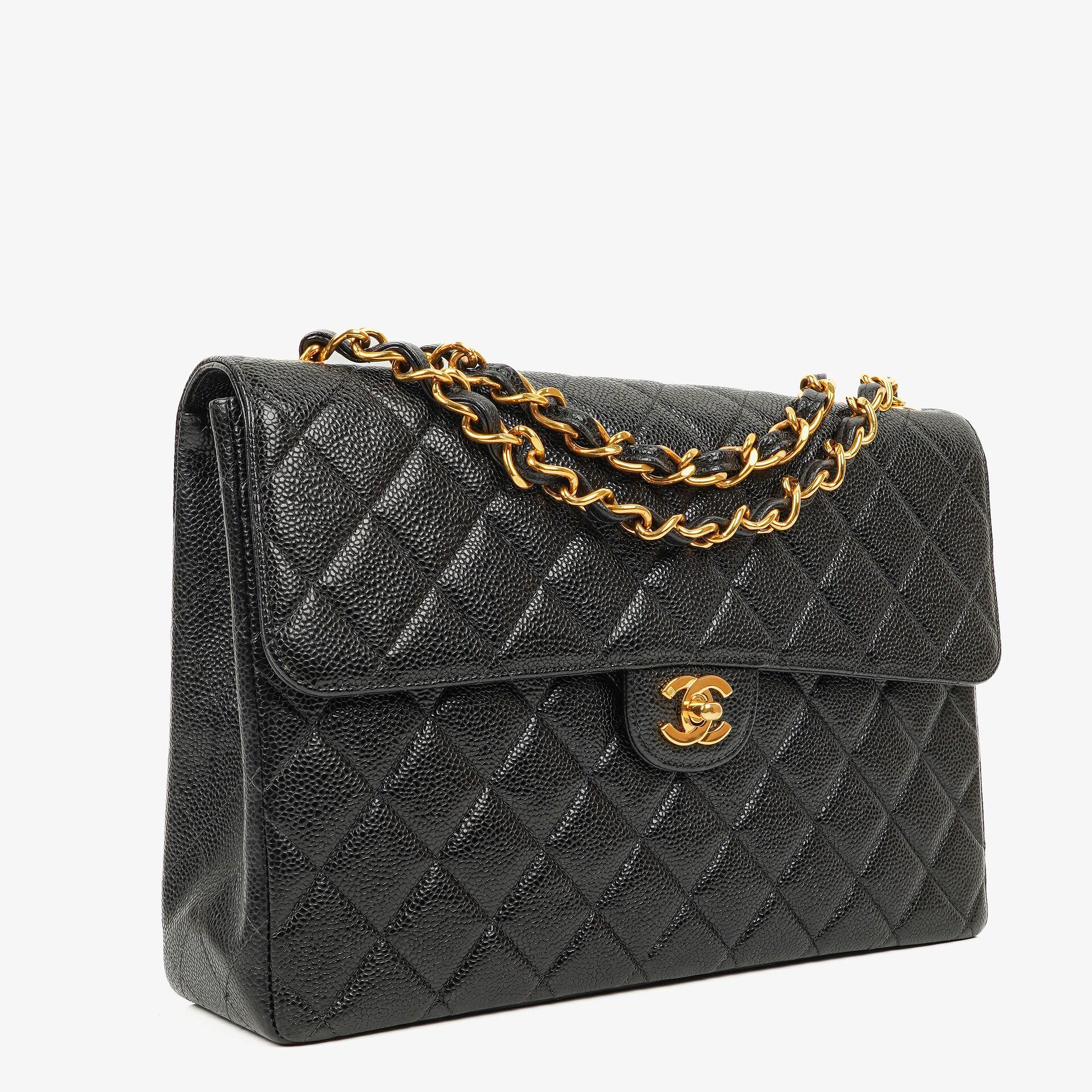 Chanel Maxi Jumbo Classic Single Flap Bag aus schwarzem gestepptem Lammleder mit 24K vergoldeter Hardware