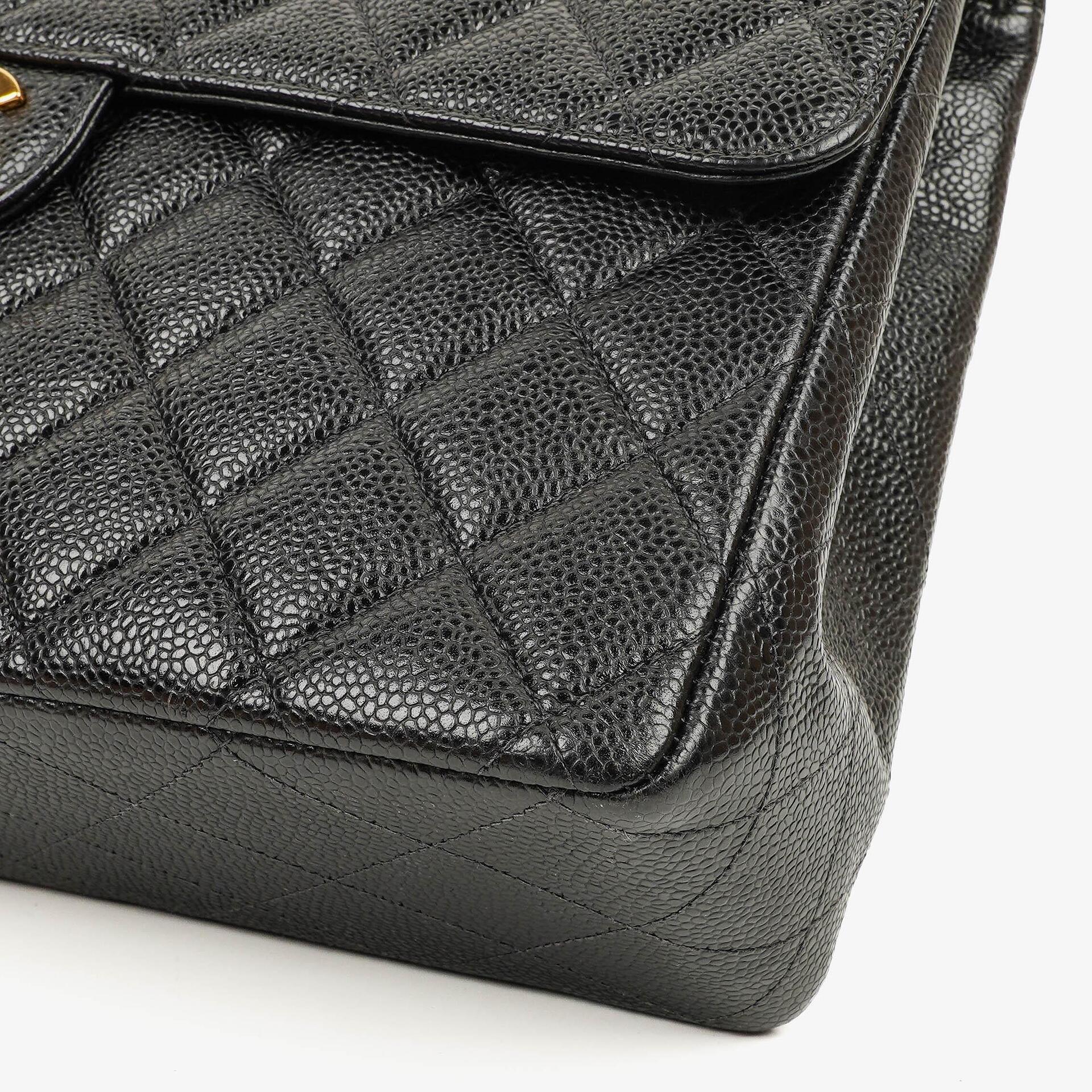 Chanel Maxi Jumbo Classic Single Flap Bag aus schwarzem gestepptem Lammleder mit 24K vergoldeter Hardware