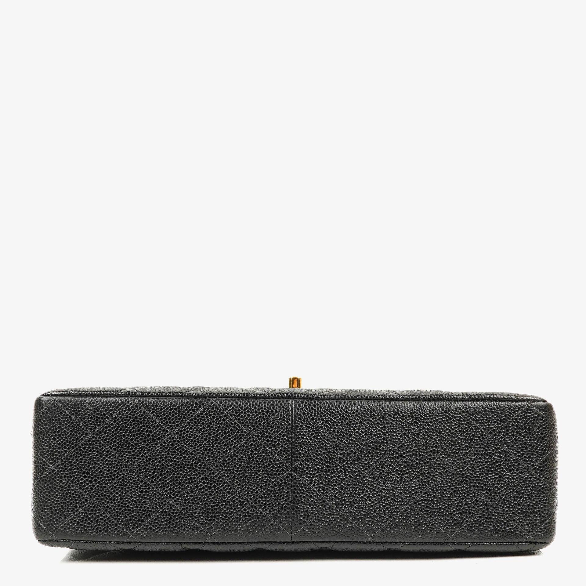 Chanel Maxi Jumbo Classic Single Flap Bag aus schwarzem gestepptem Lammleder mit 24K vergoldeter Hardware