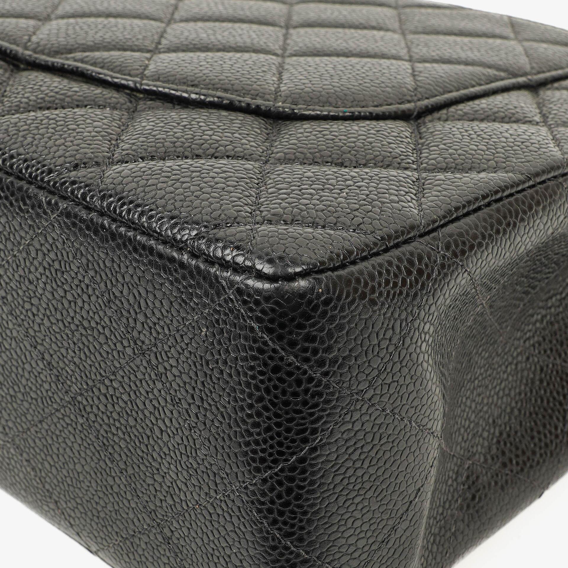 Chanel Maxi Jumbo Classic Single Flap Bag aus schwarzem gestepptem Lammleder mit 24K vergoldeter Hardware