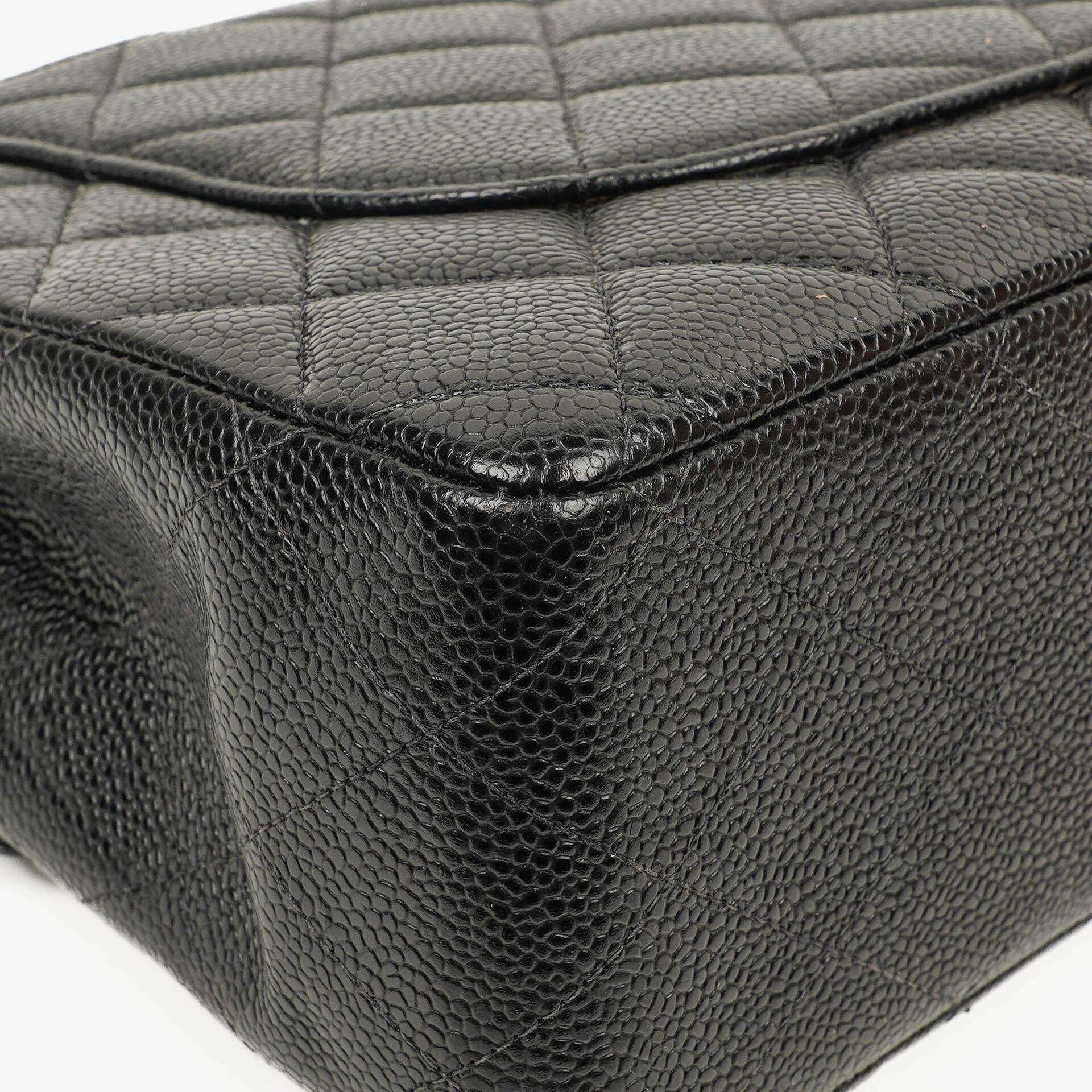 Chanel Maxi Jumbo Classic Single Flap Bag aus schwarzem gestepptem Lammleder mit 24K vergoldeter Hardware
